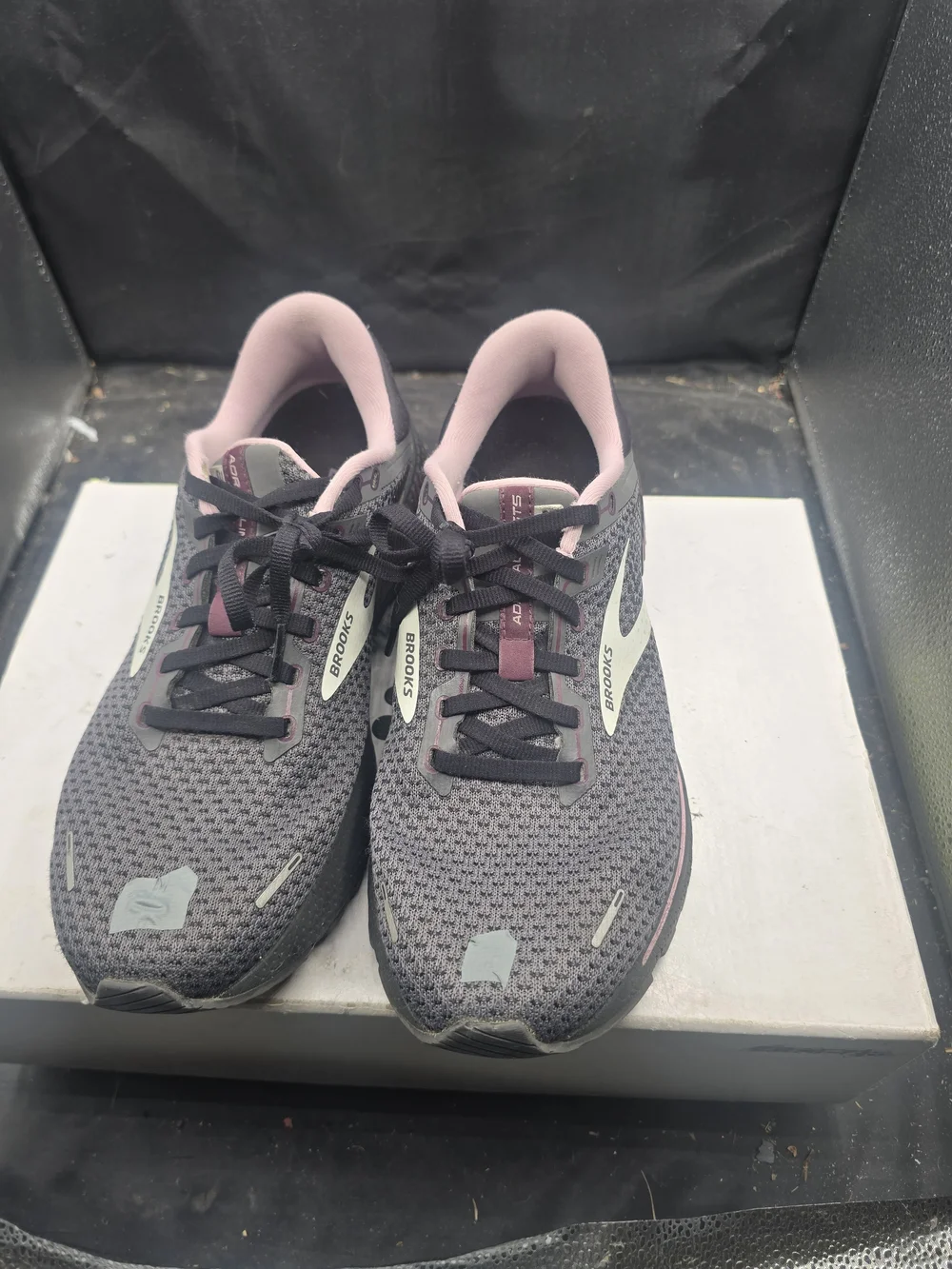 Brooks‎ Women's Gray and Pink Mesh Running Sneakers